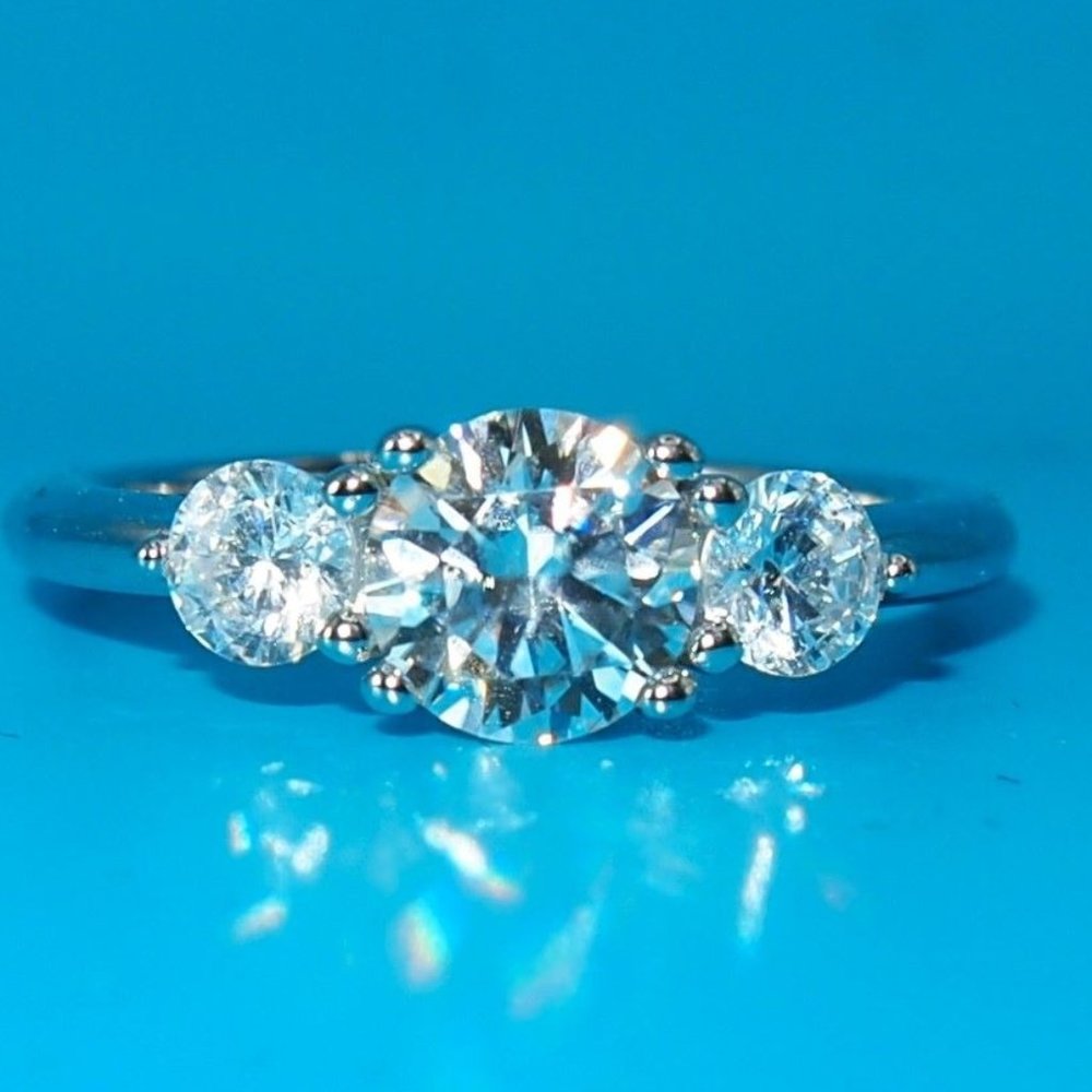 Beautiful 3 Stone Anniversary GRA Certified 2.00ctw Moissanite Diamond Ring - Picture 4 of 9